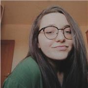 Mi nombre es Rebecca, soy estudiante de Magisterio y ofrezco clases particulares
